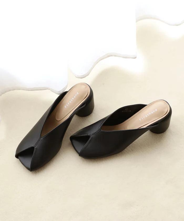 Open-toe slit sandals