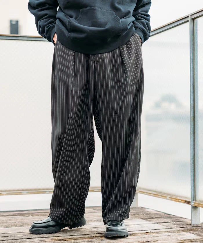 Wide Silhouette Barrel Leg Slacks Pants