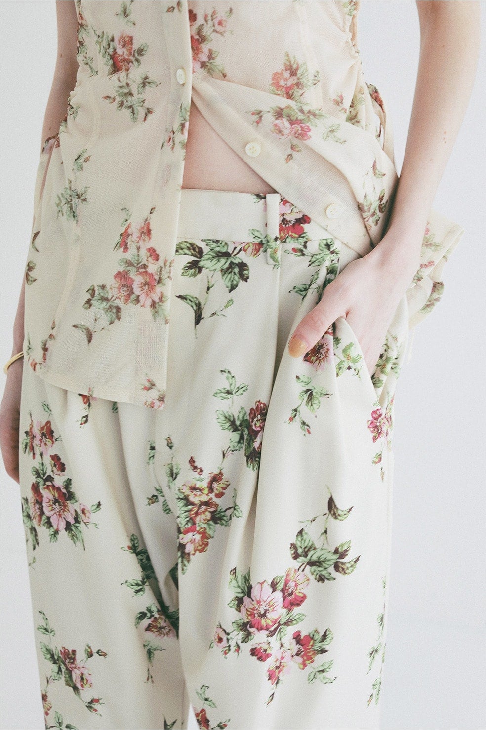 FLOWER TUCK PANTS