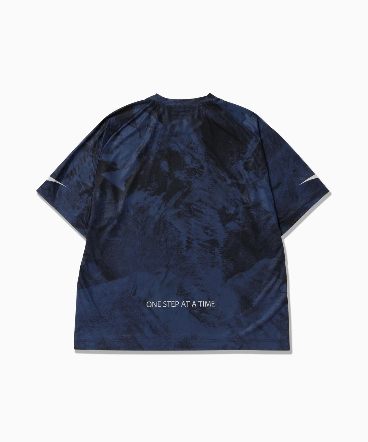 Altra × and wander  graphic SS T