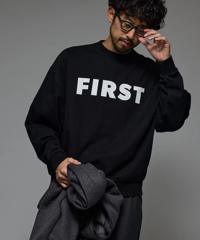 Front Print Crew Neck Sweat FIRST / Relaxed Fit