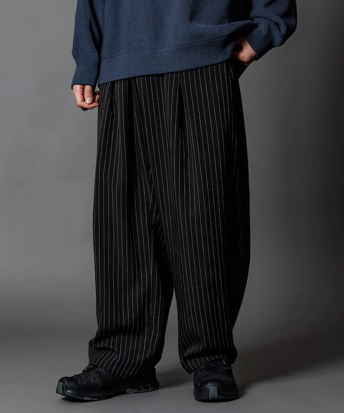 Wide Silhouette Barrel Leg Slacks Pants
