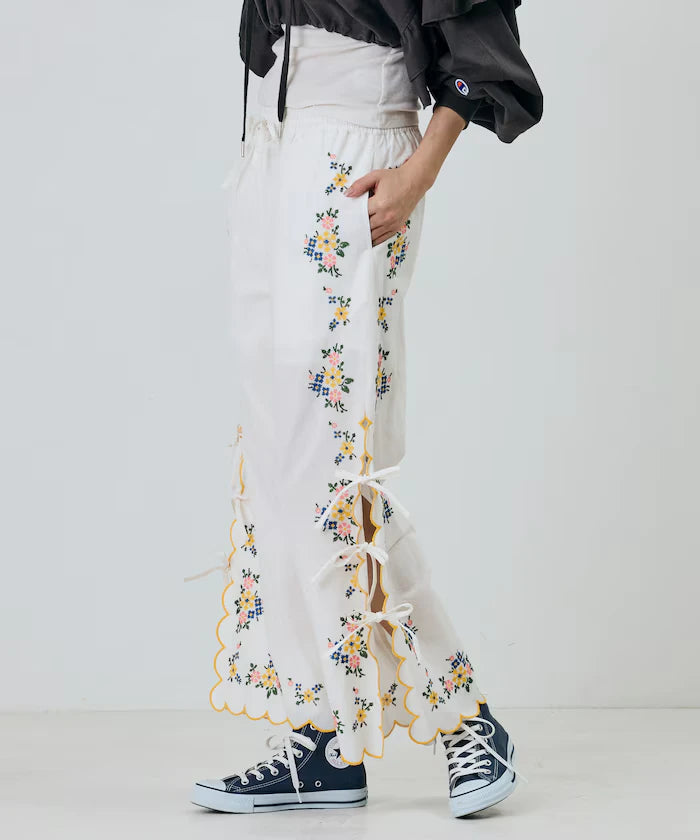 India Scallop Floral Embroidery Pants