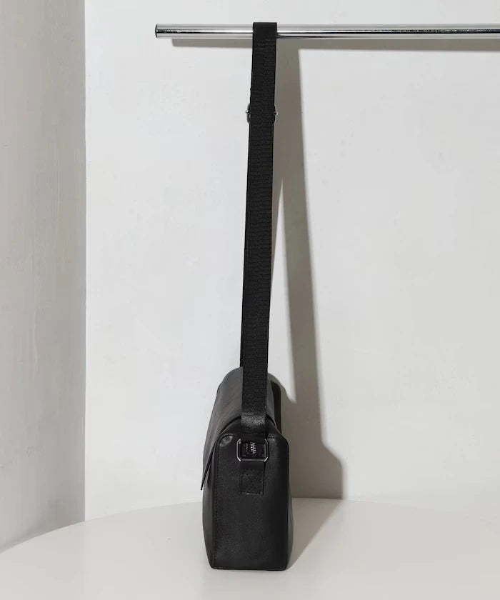 Leather Editor's Flap Shoulder Bag / Leather Editor's Flap Shoulder / Cowhide / Water-repellent Leather