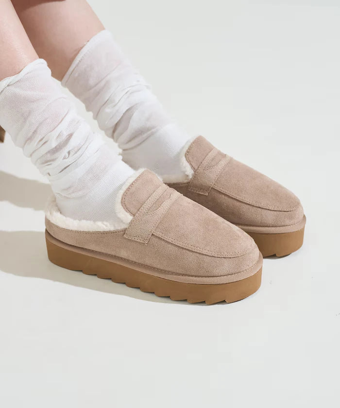 Thick-soled eco-fur loafers