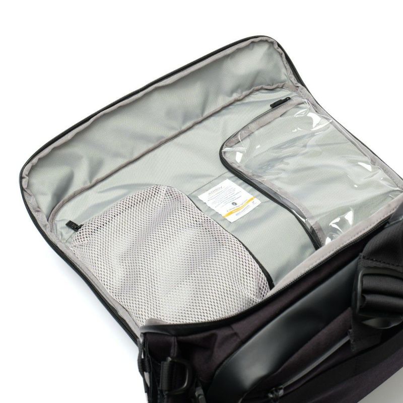 BLEISURE TOTE SHOULDER BAG