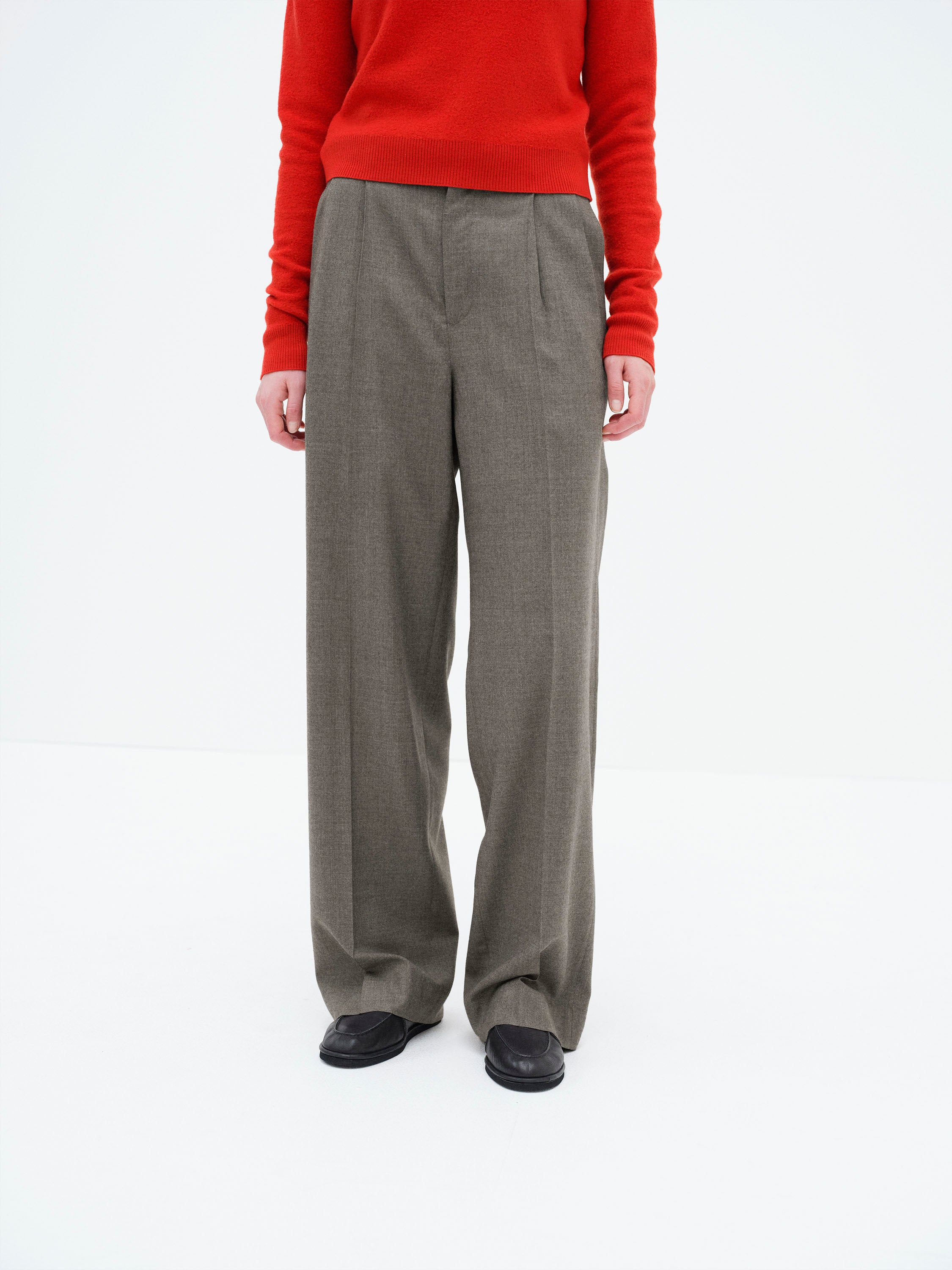 SUPER LIGHT WOOL TWO-TUCK SLACKS