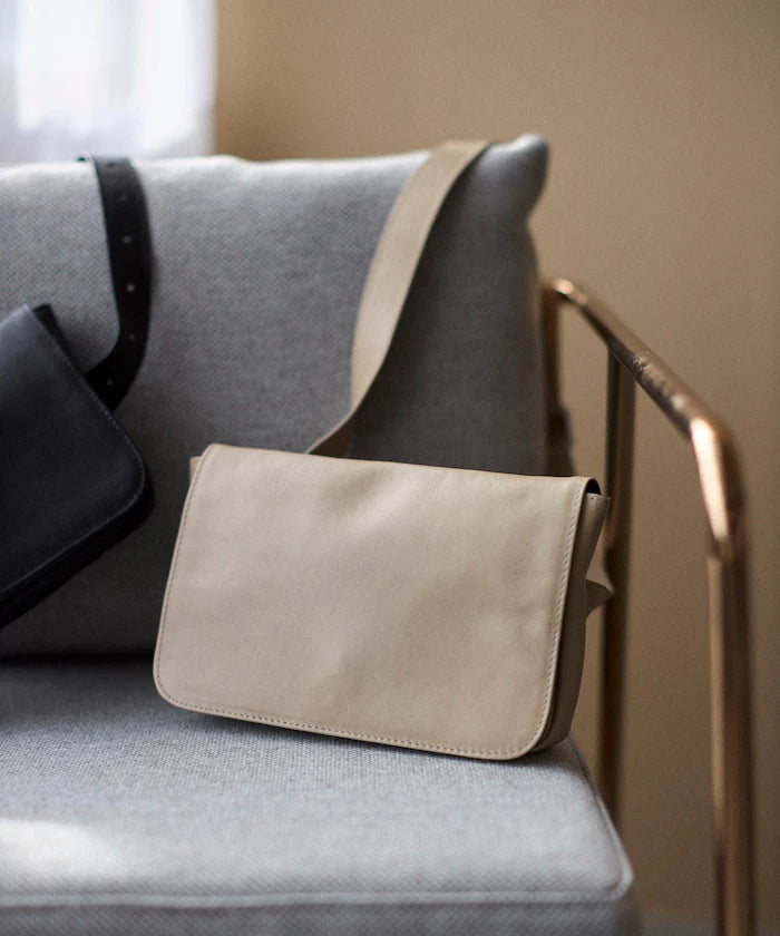 Leather Waist Pouch / Cowhide / Water-Repellent Leather