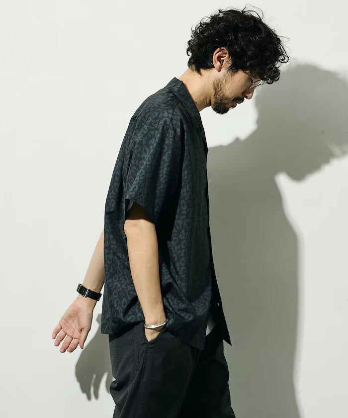 Open Collar Pattern Short Sleeve Shirt