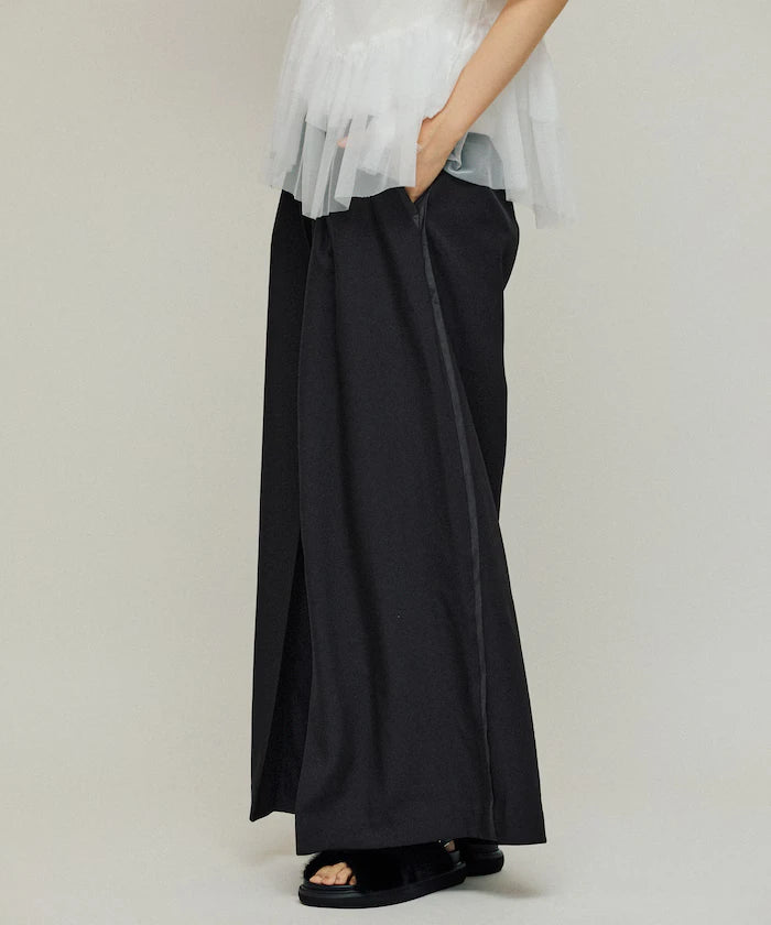 Front Tuck Wide Slack Pants / Loose Silhouette