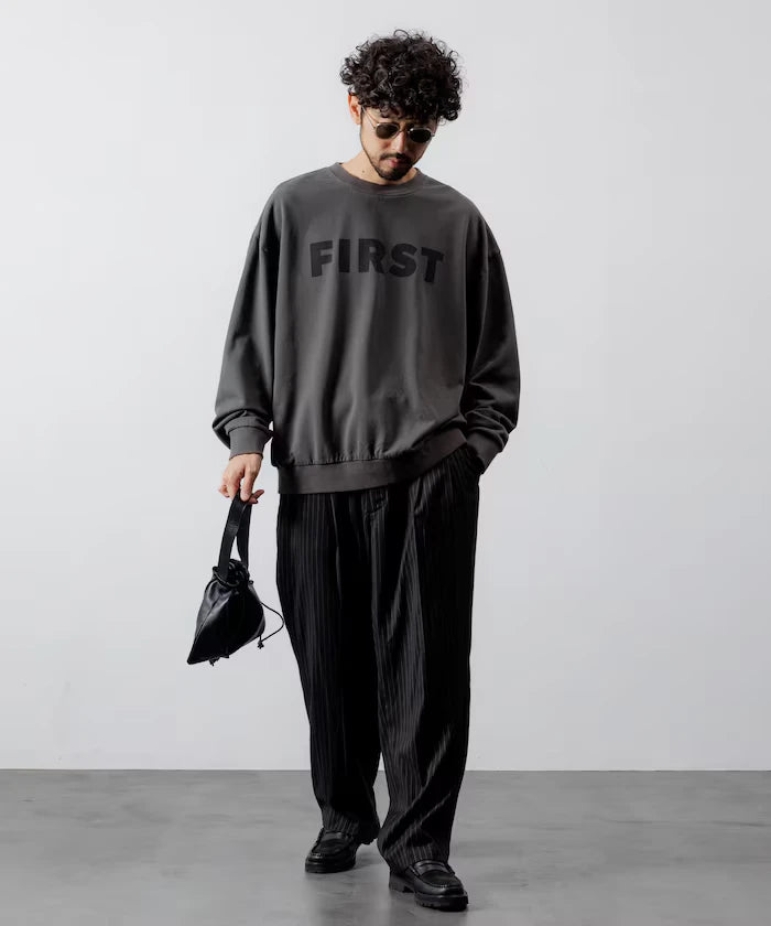Front Print Crew Neck Sweat FIRST / Relaxed Fit