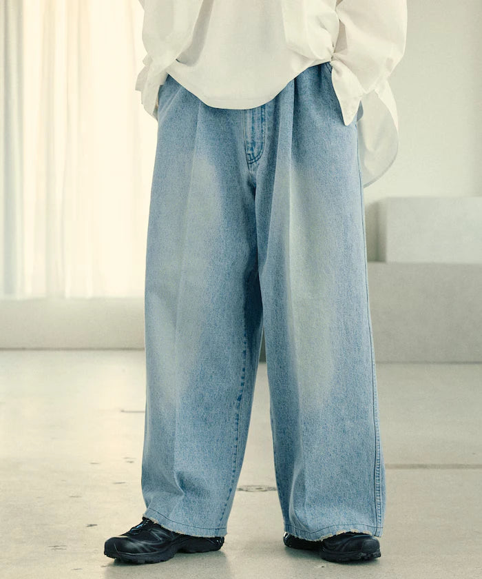 Wide Silhouette Straight Denim