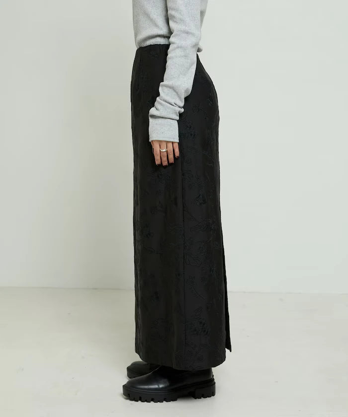 Flower Embroidery I-Line Easy Skirt