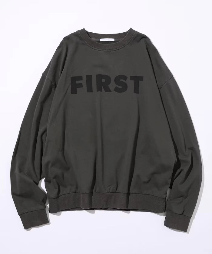 Front Print Crew Neck Sweat FIRST / Relaxed Fit