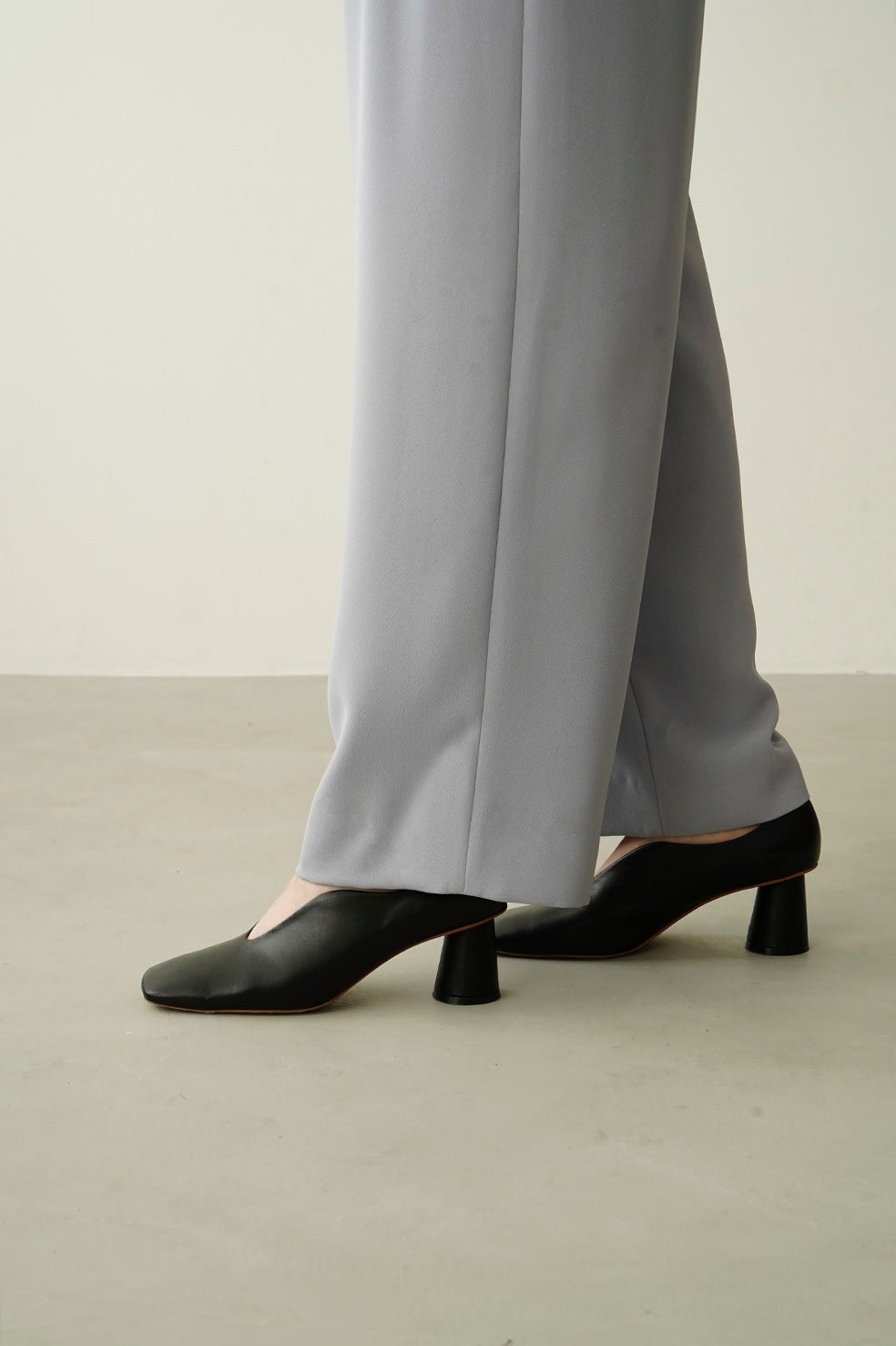 BASIC TUCK PANTS