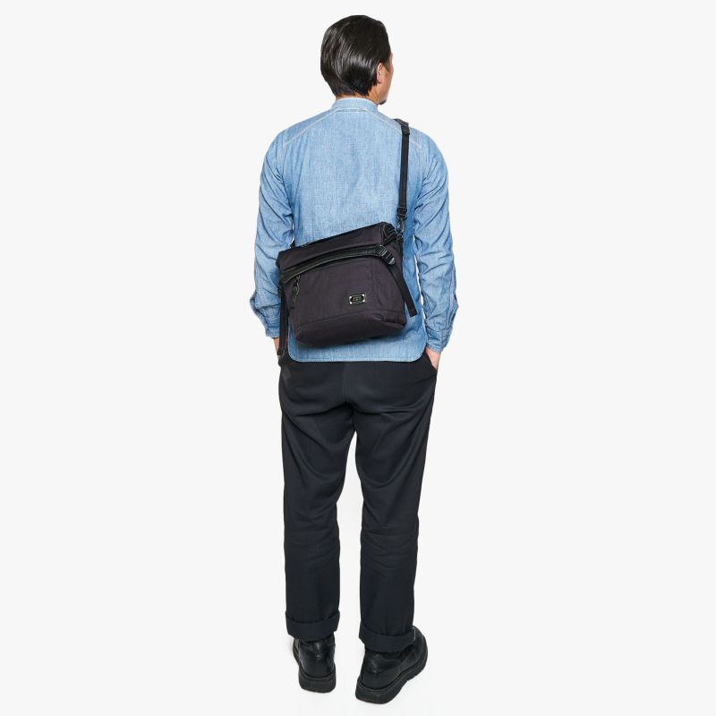 EXCLUSIVE BALLISTIC NYLON MESSENGER BAG/BLACK