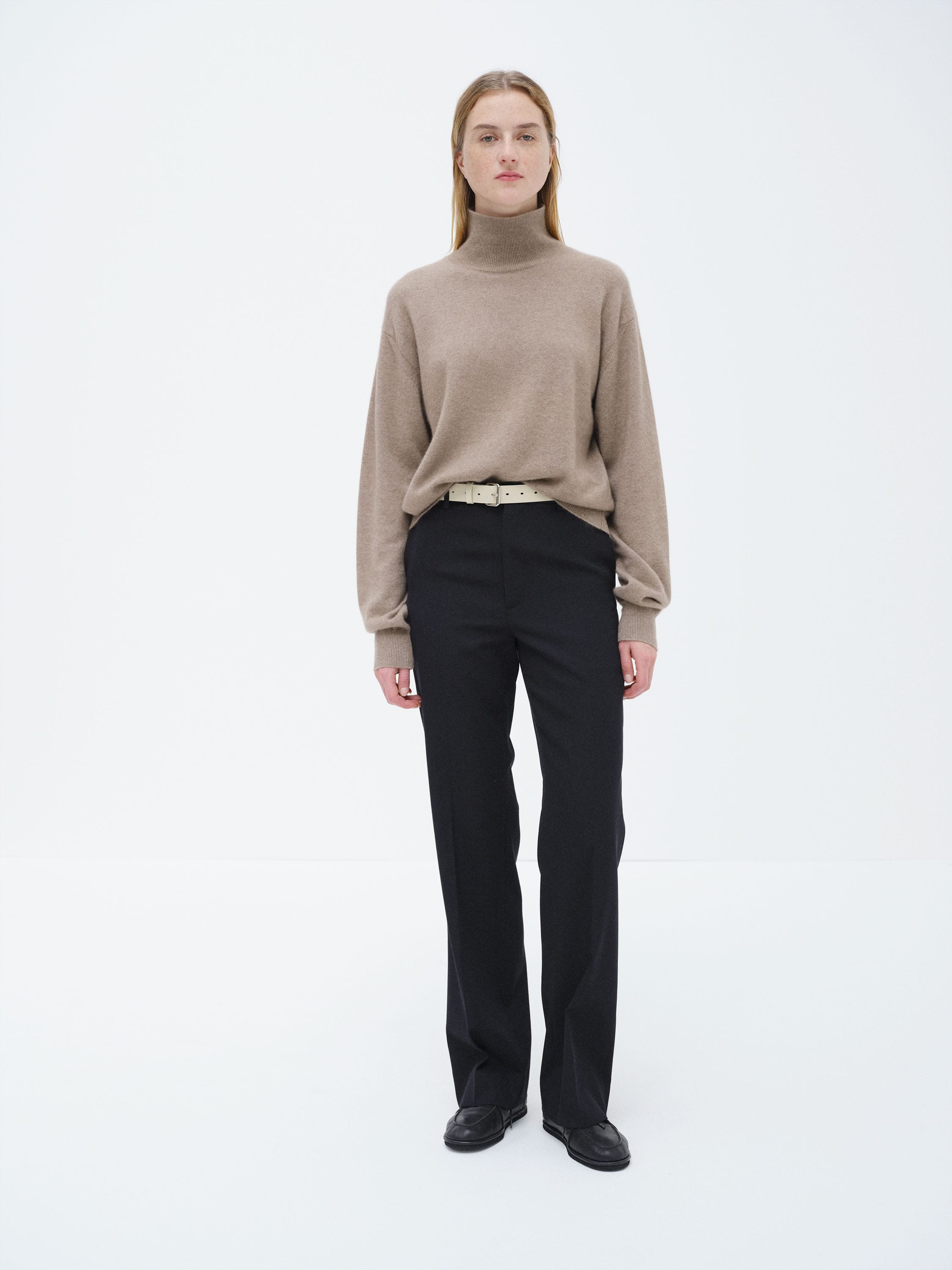 LIGHT WOOL MAX GABARDINE SLACKS