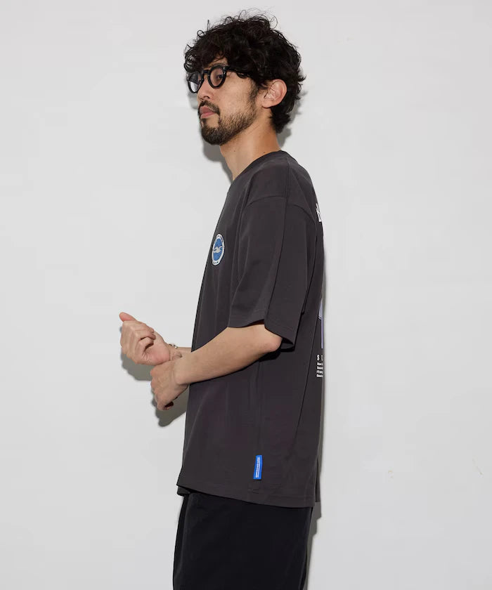 [Release on 5/22 12:00~] Brighton & Hove Albion FC - SEAGULLS UNIFORM GRAPHIC TEE