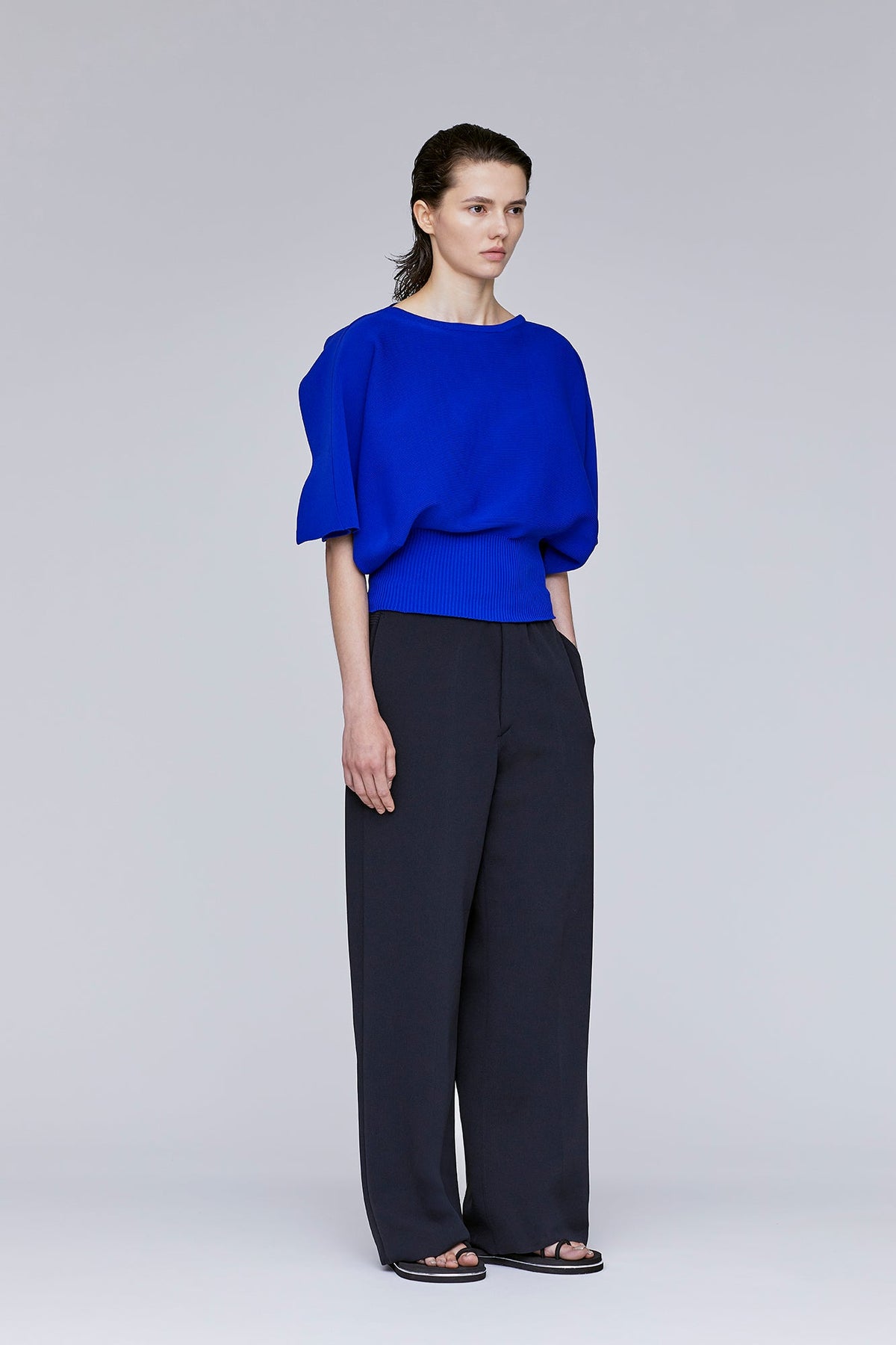 POTTERY CREASE SHORT SLEEVE ROUND TOP