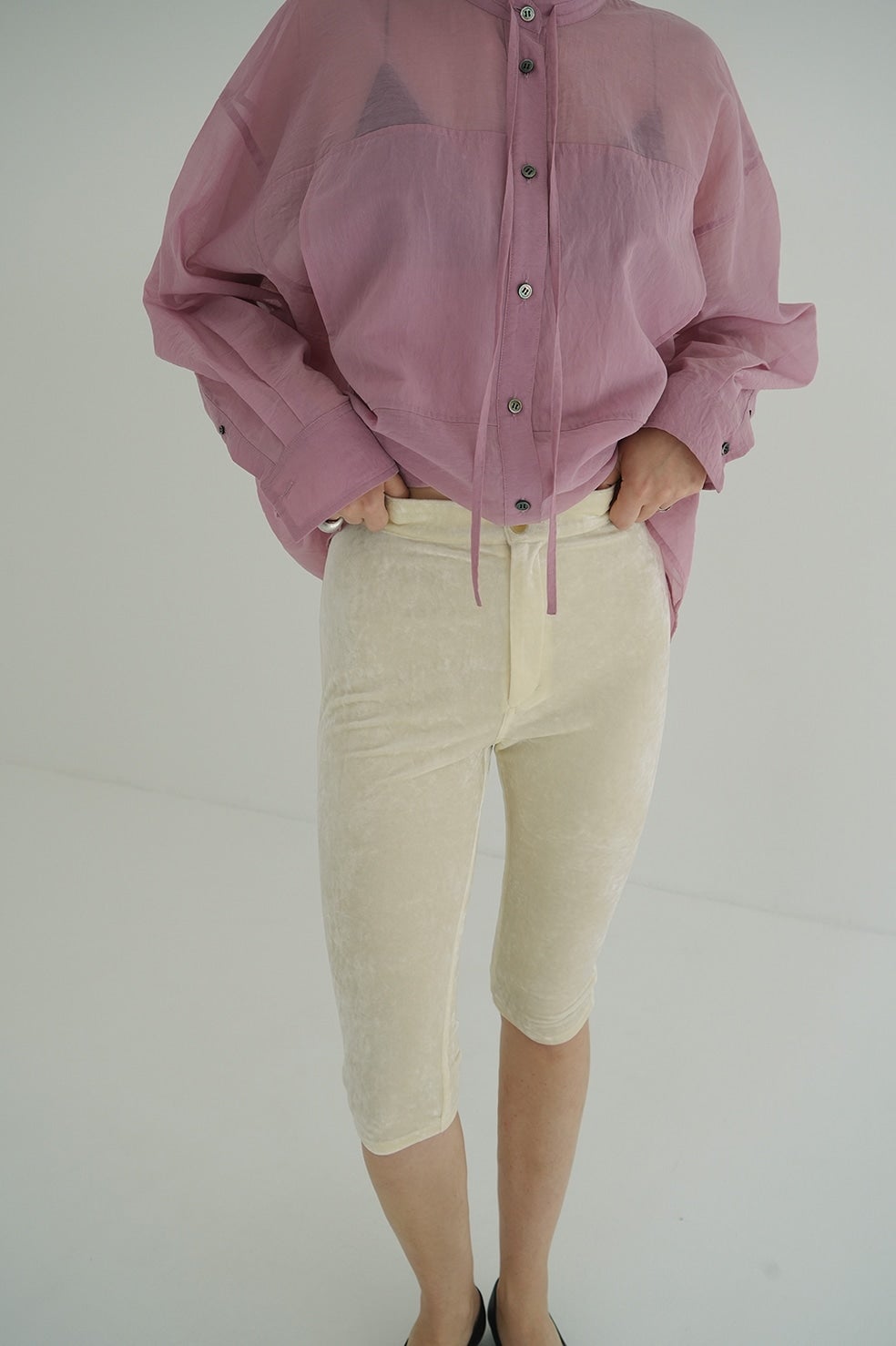 VELOUR CAPRI PANTS