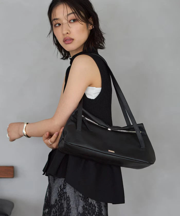 Leather Flap Shoulder Bag / Cowhide / Water-Repellent Leather