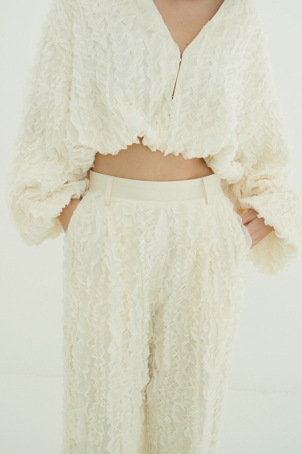 TOPSTITCHED FRILL STRAIGHT PANTS