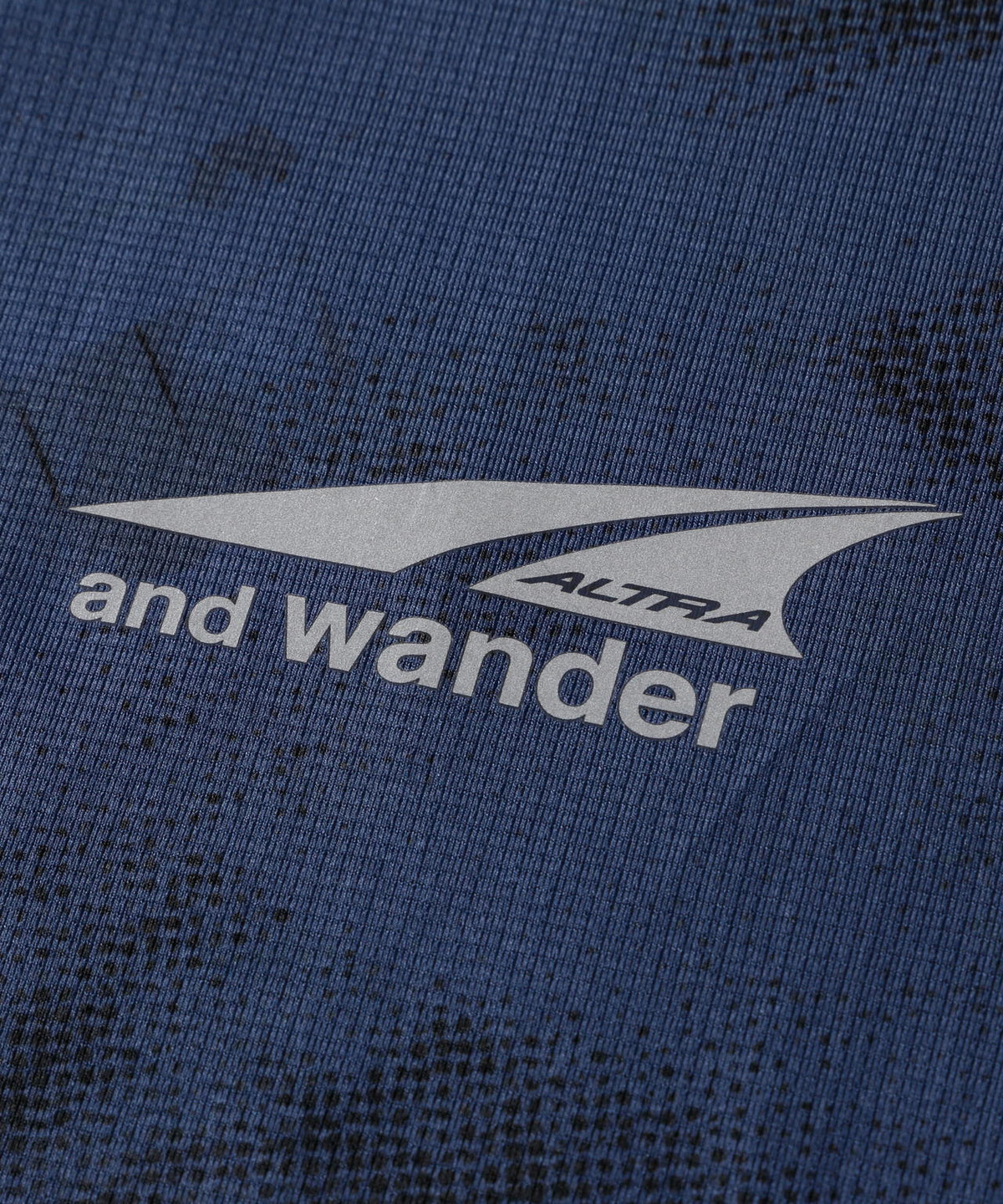 Altra × and wander  graphic SS T