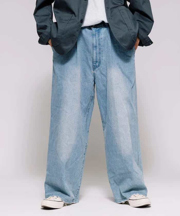 Wide Silhouette Straight Denim