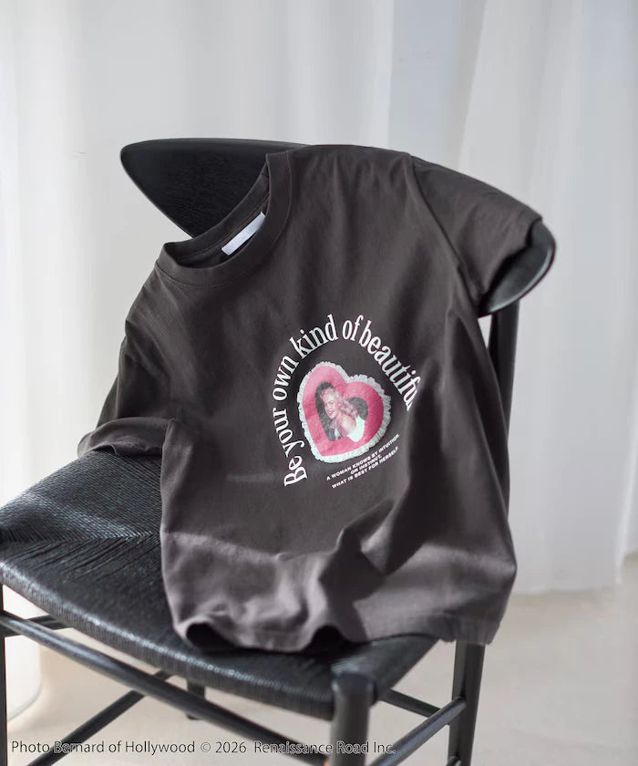 Marilyn Monroe Short Sleeve Heart Photo T-Shirt