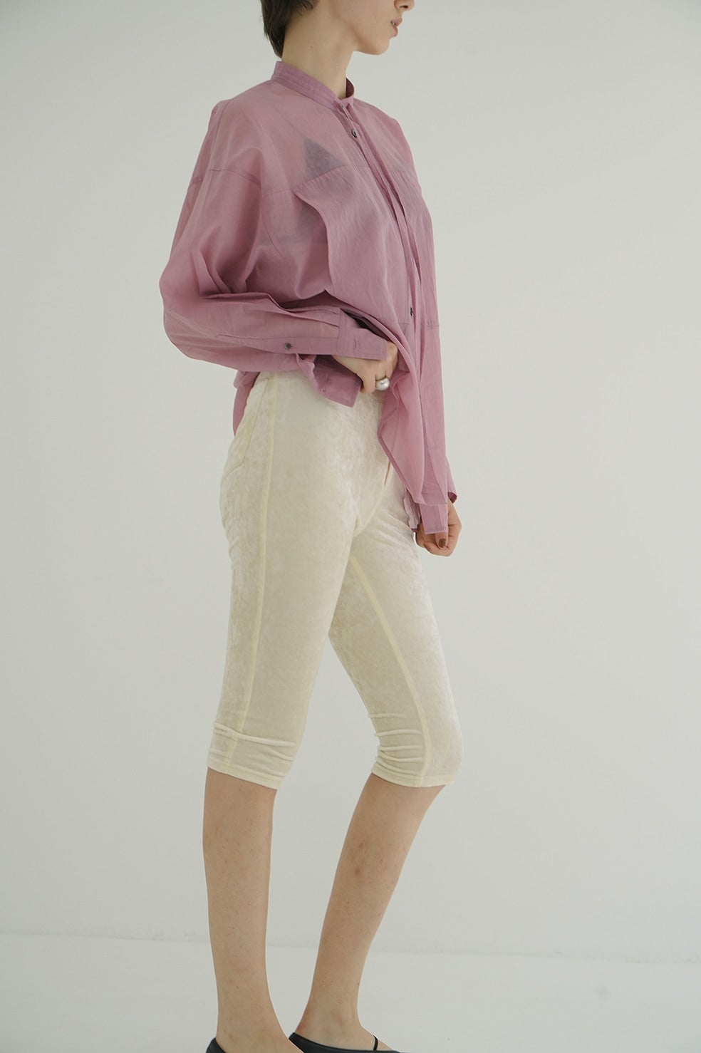 VELOUR CAPRI PANTS