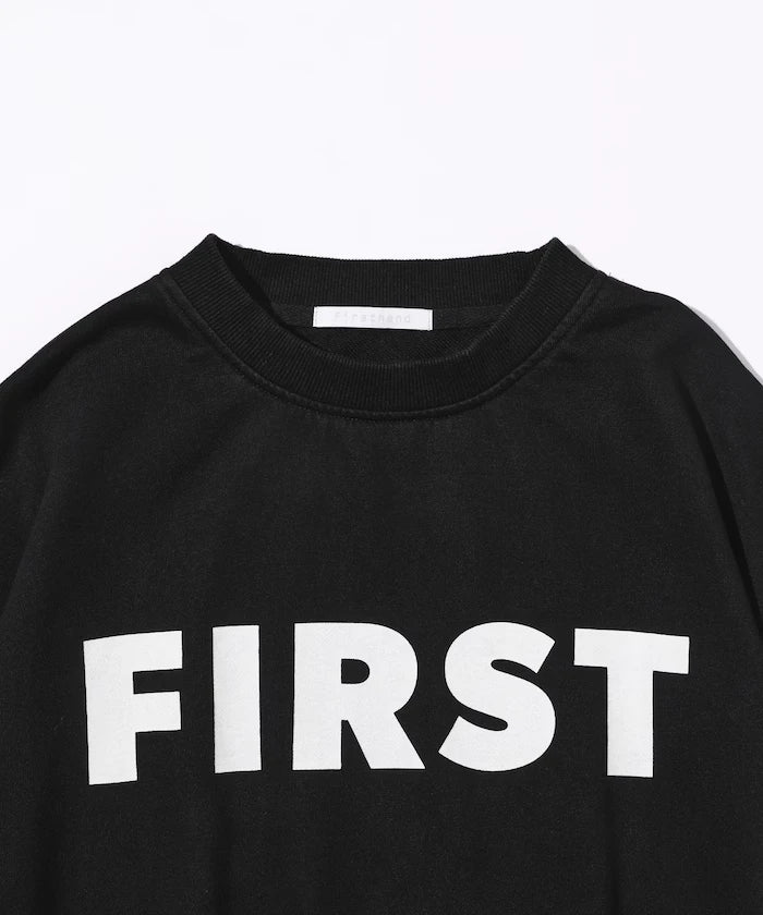 Front Print Crew Neck Sweat FIRST / Relaxed Fit