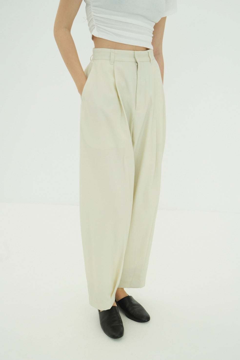 WOOL NYLON TUCK PANTS