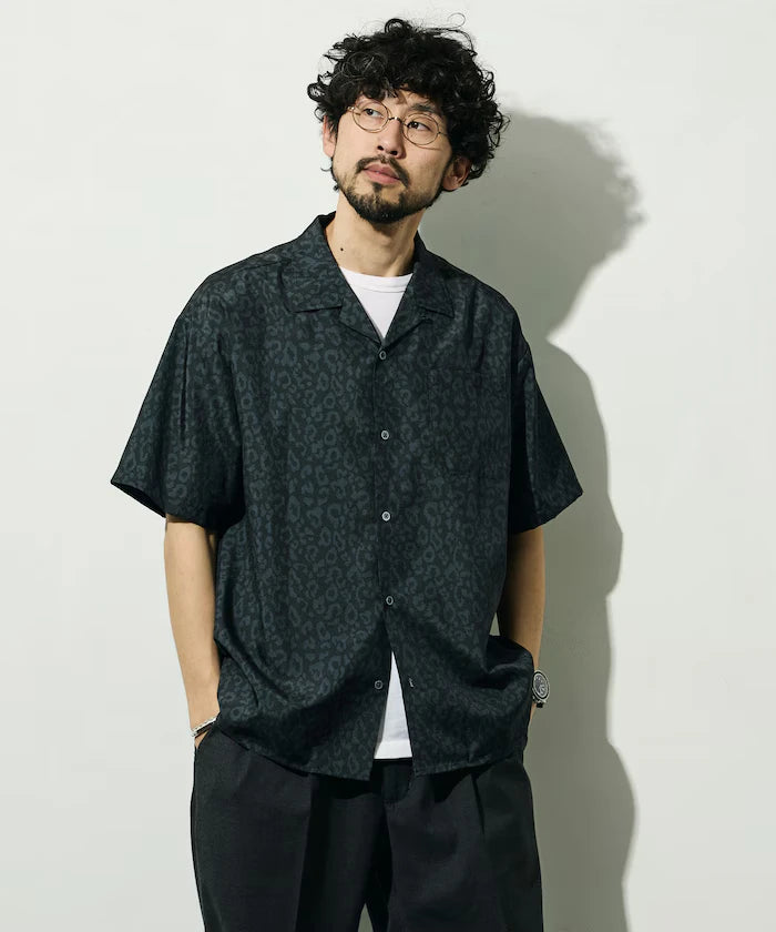 Open Collar Pattern Short Sleeve Shirt
