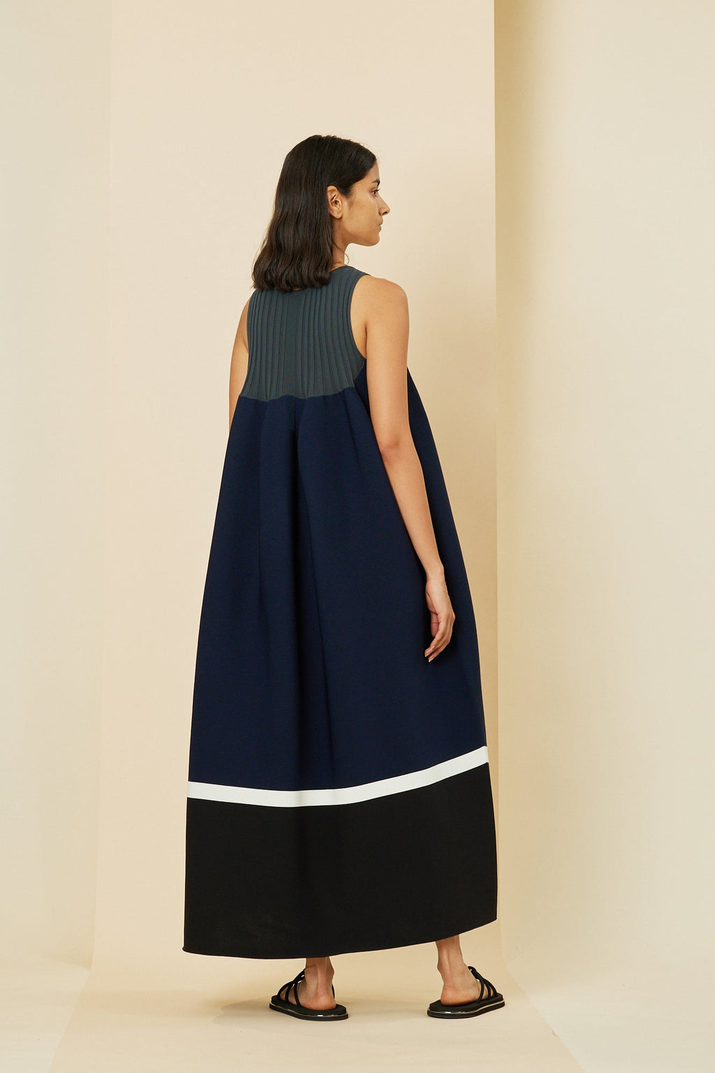 POTTERY SLEEVELESS BUST FLARE DRESS