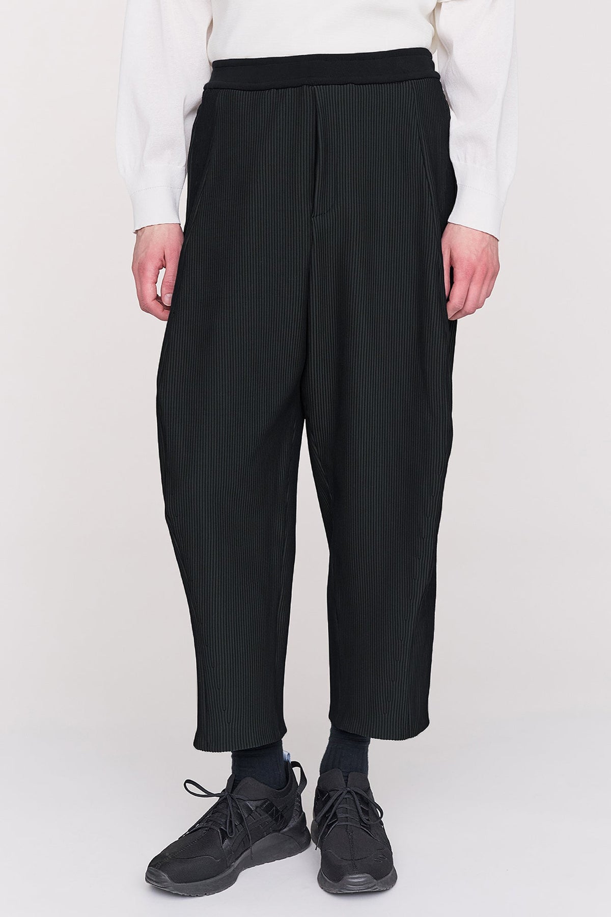 SOFT HYPHA CURVED PANTS