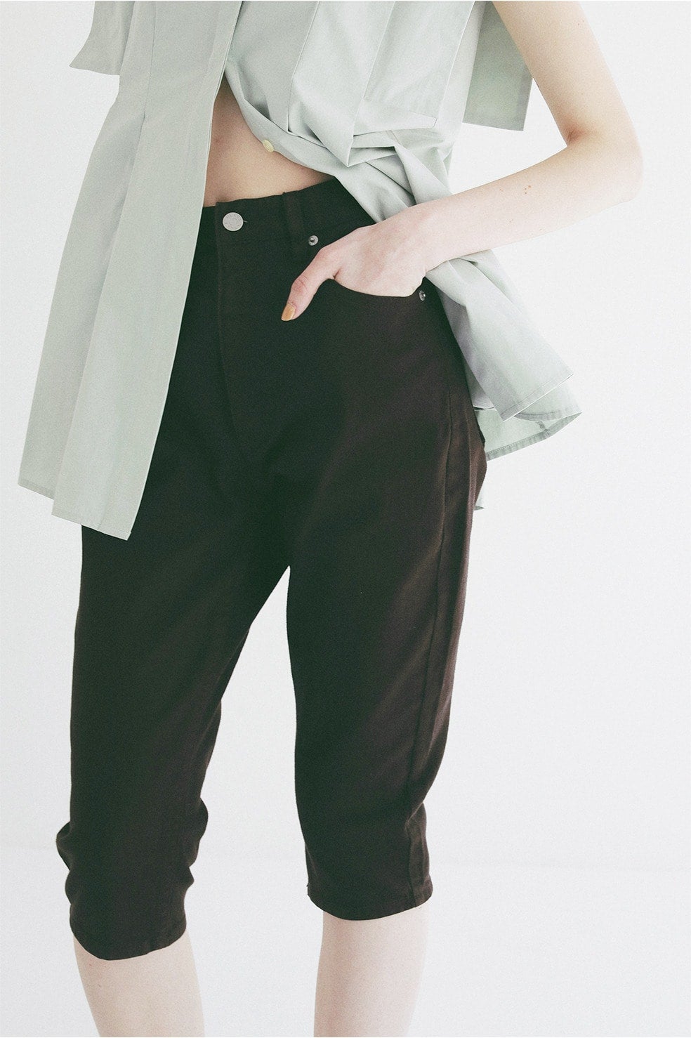 DENIM CAPRI PANTS