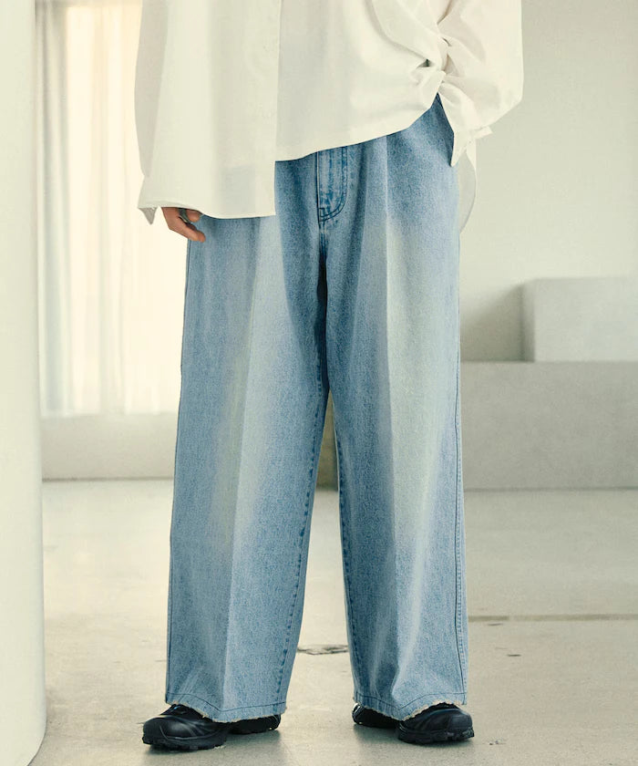 Wide Silhouette Straight Denim