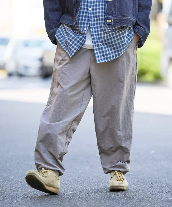 Wide Straight Nylon Track Pants / Tapered Silhouette Easy Nylon Pants