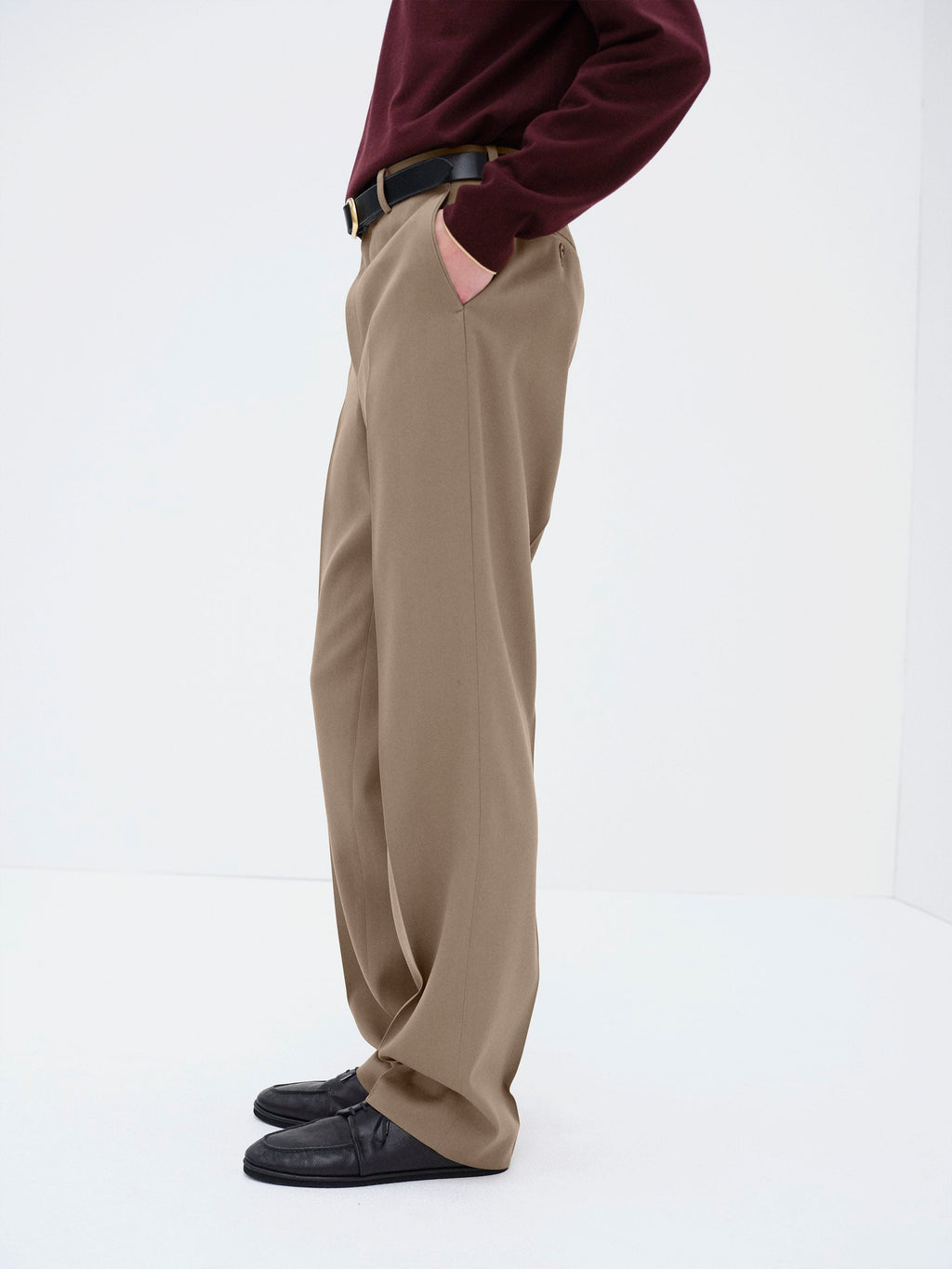 LIGHT WOOL MAX GABARDINE SLACKS