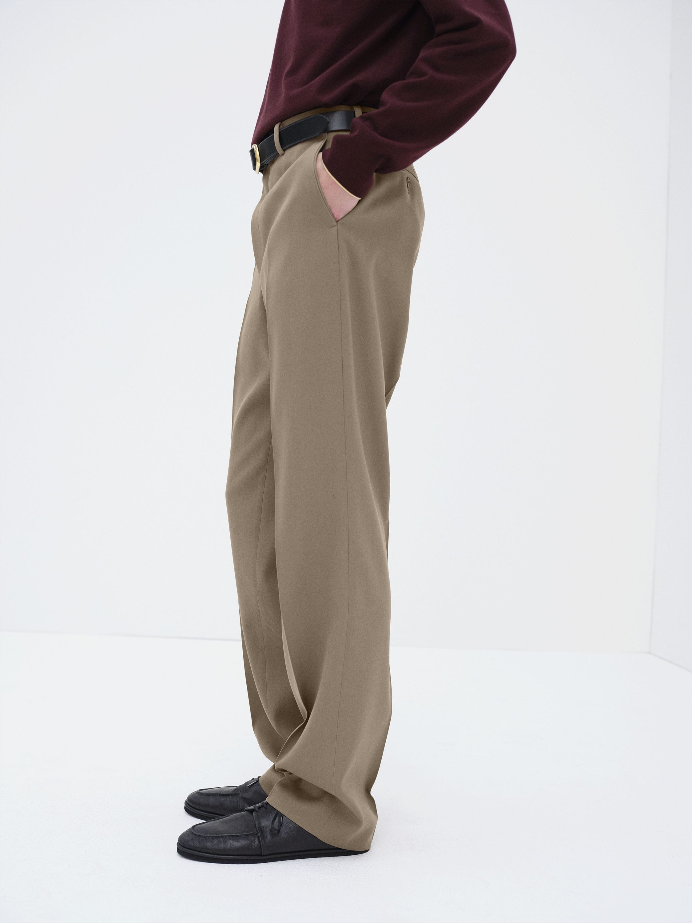 LIGHT WOOL MAX GABARDINE SLACKS