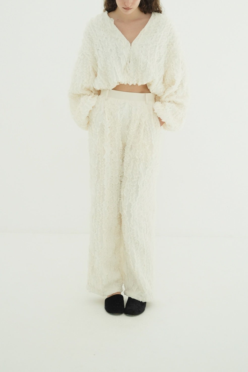TOPSTITCHED FRILL STRAIGHT PANTS