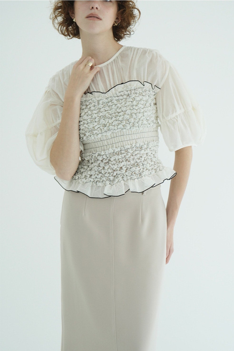 COLOR STITCHED SHIRRING TOPS