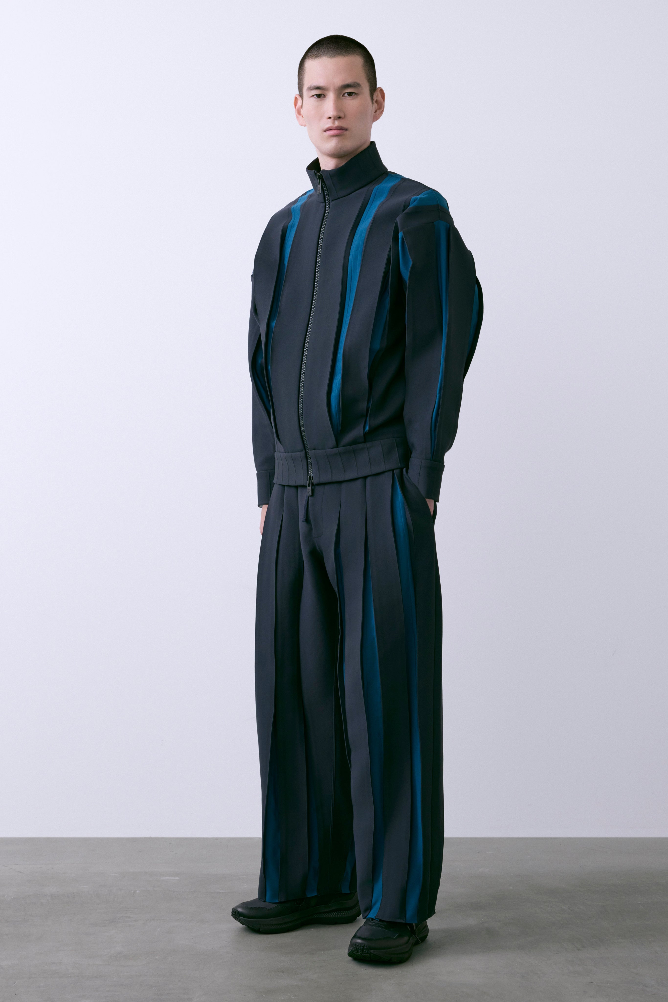 WEDGED SEMI WIDE PANTS