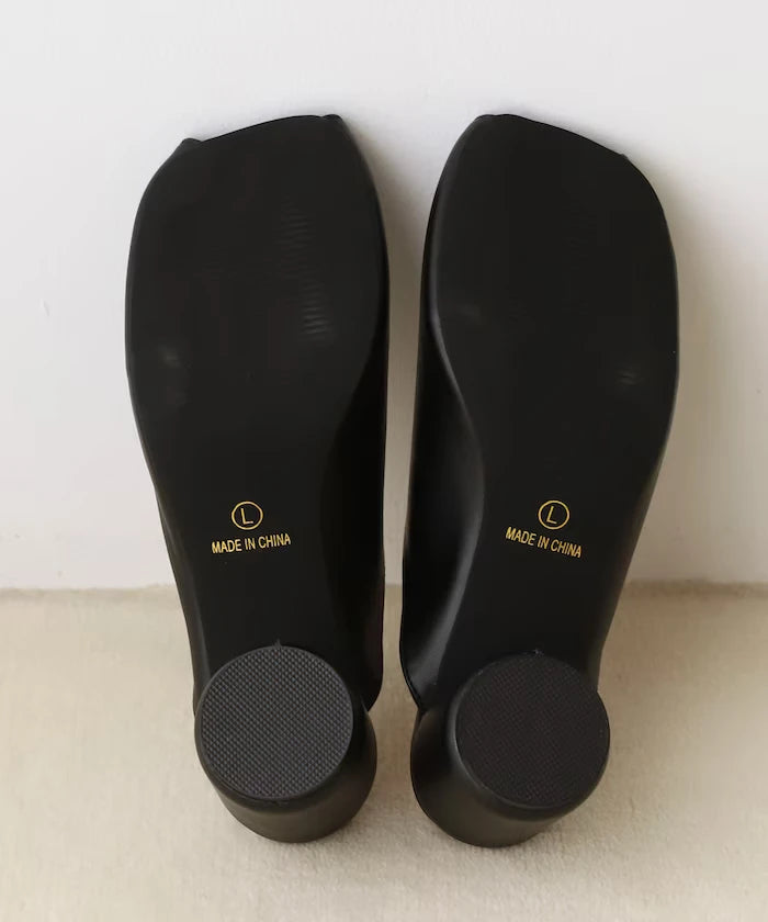 Open-toe slit sandals