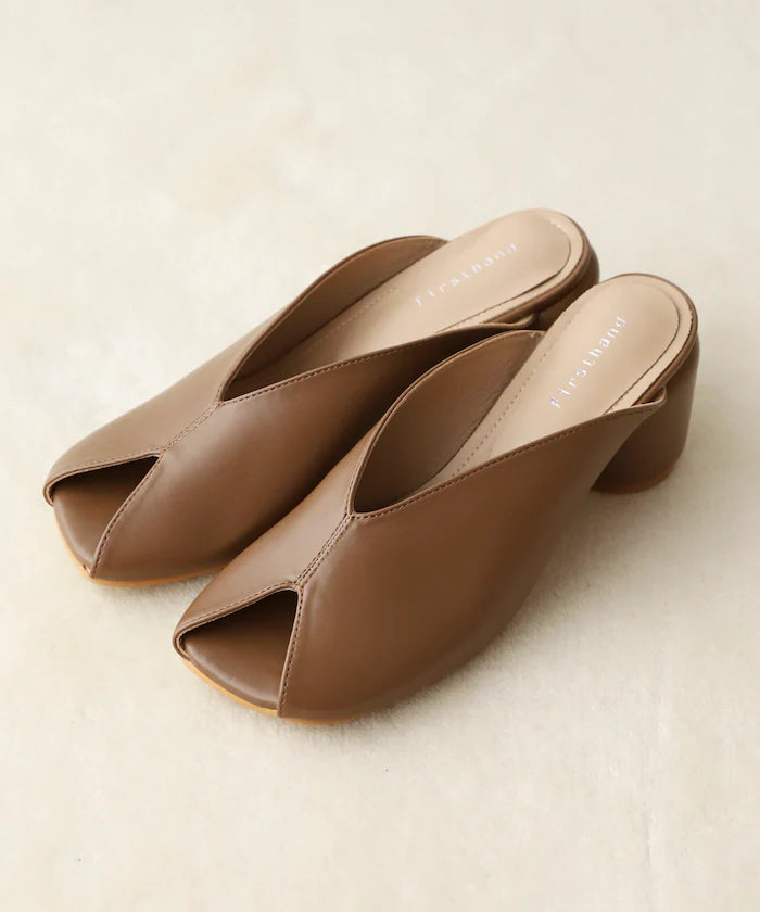 Open-toe slit sandals