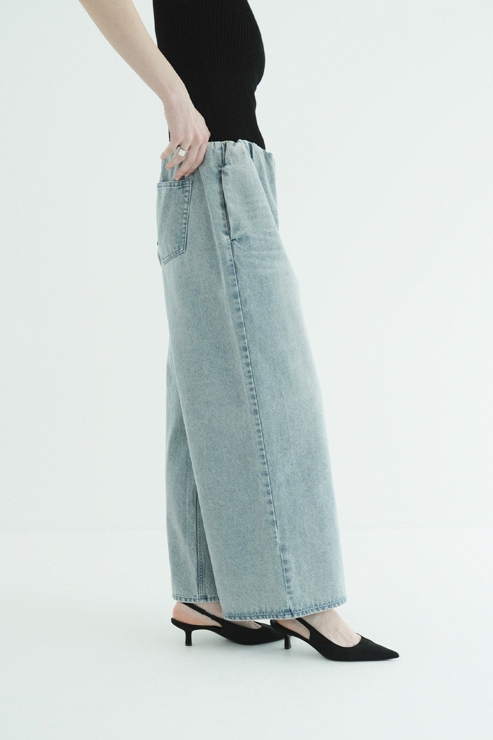 WAIST GATHERED DENIM PANTS