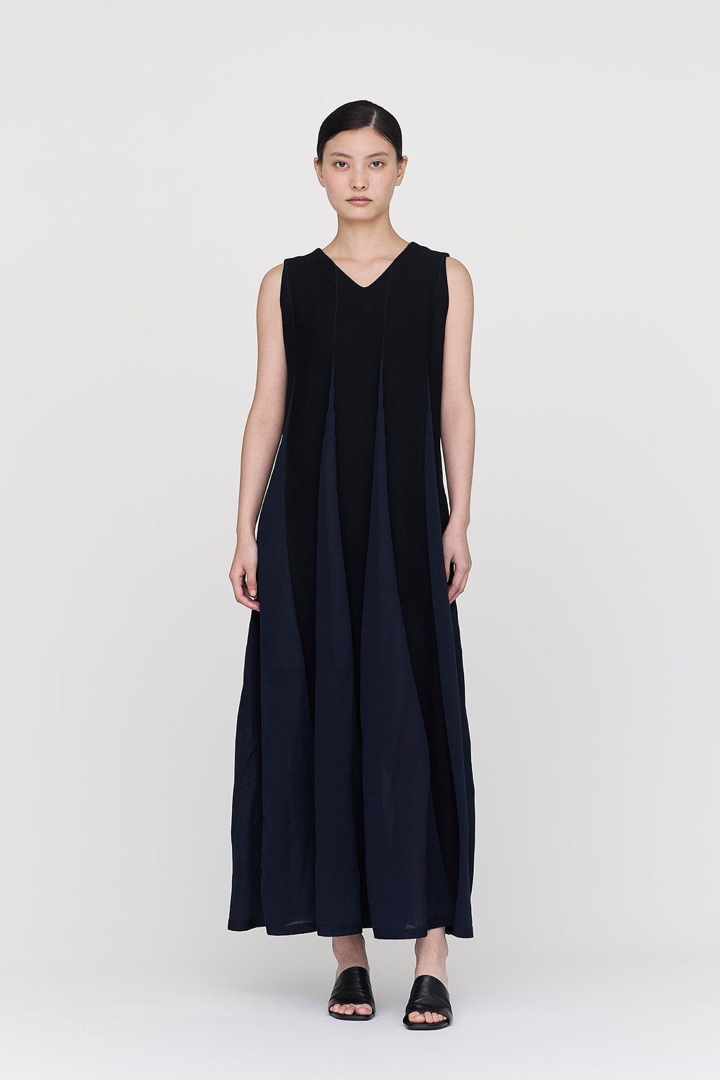 BAMBOO CONIC SLEEVELESS DRESS