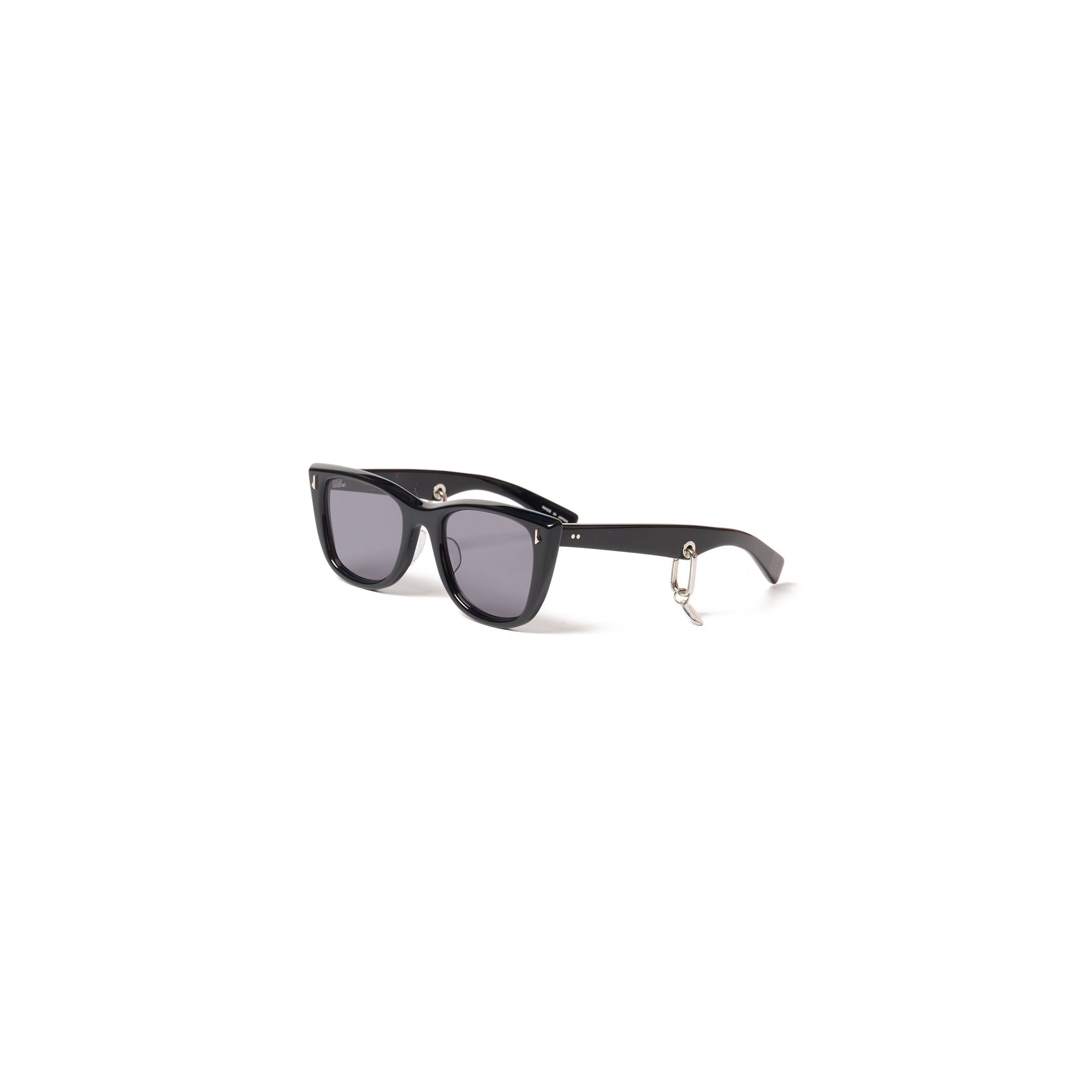 EYEWEAR