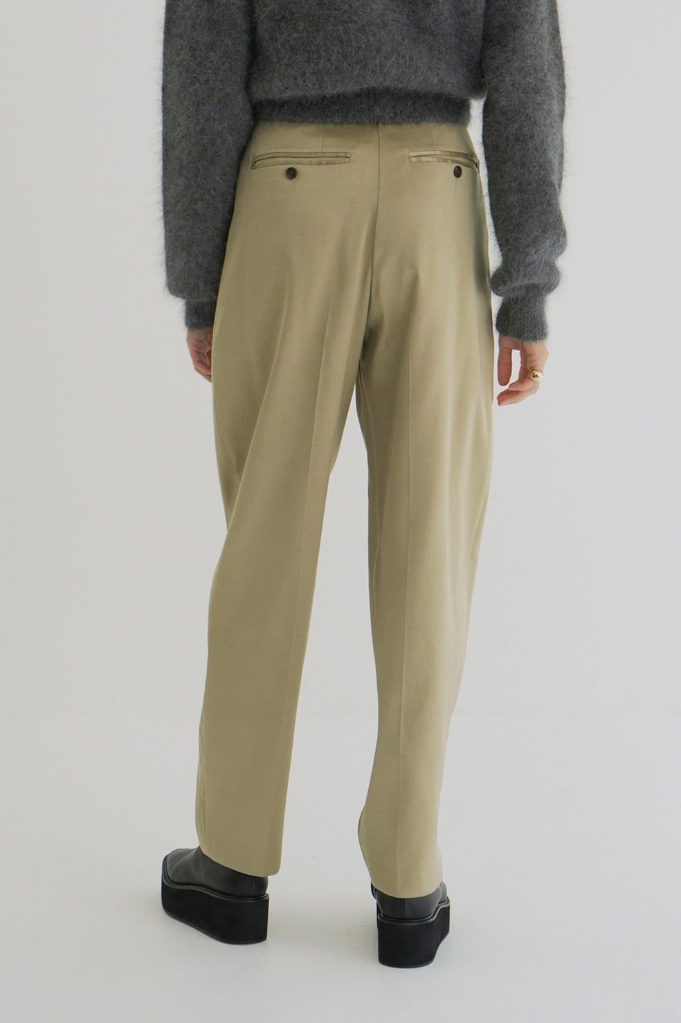 BRIGHT TWILL IN TUCK PANTS