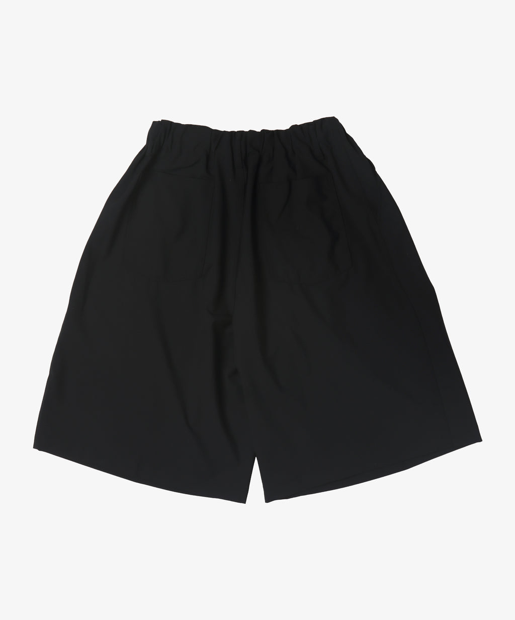 circular short pants black